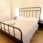 Appartamento Modern Flat Near Centre & Hospital - Free Parking *