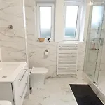 Modern Flat Near Centre & Hospital - Free Parking Nitra