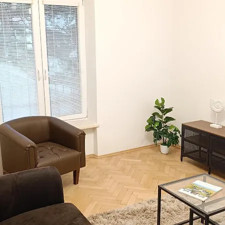 Modern Flat Near Centre & Hospital - Free Parking Nyitra