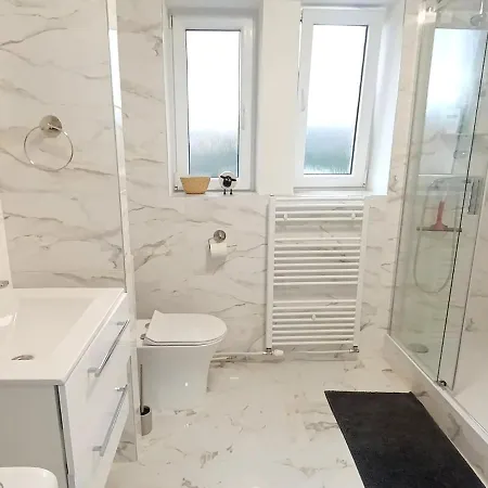 Modern Flat Near Centre & Hospital - Free Parking Nitra