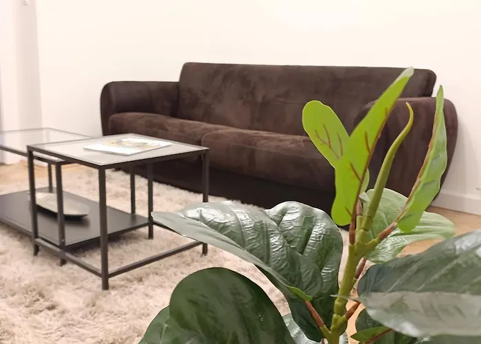 Modern Flat Near Centre & Hospital - Free Parking Appartamento *