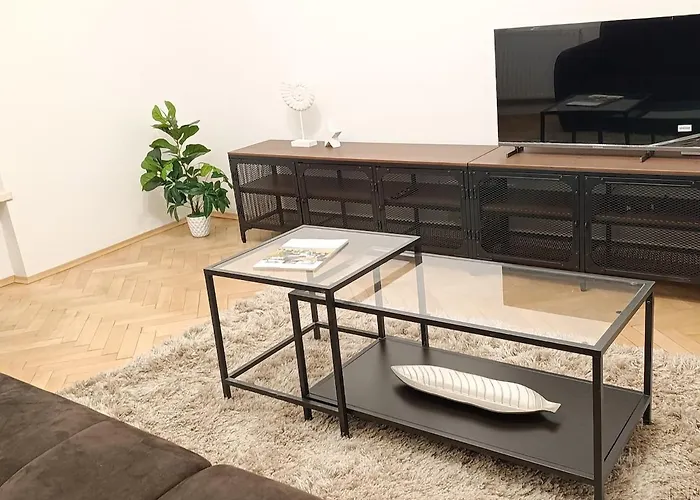 Modern Flat Near Centre & Hospital - Free Parking Appartamento *